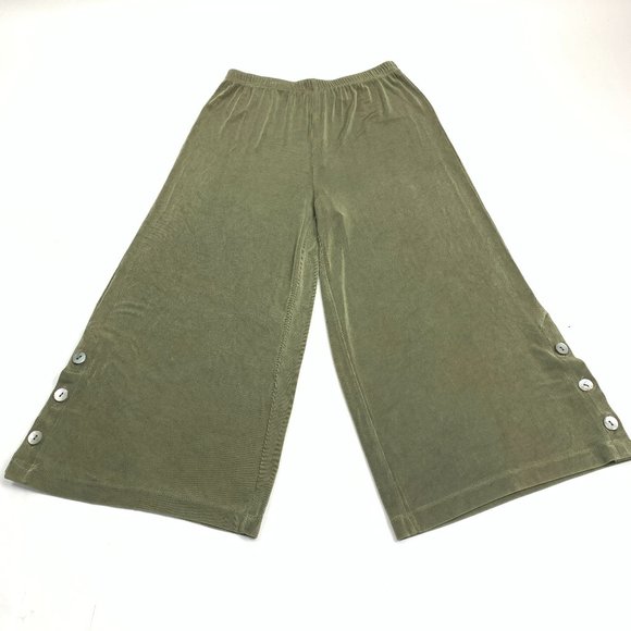 Chico's Pants - Chico’s Travelers Green Crop Pants Size 1 Womens MOP Buttons